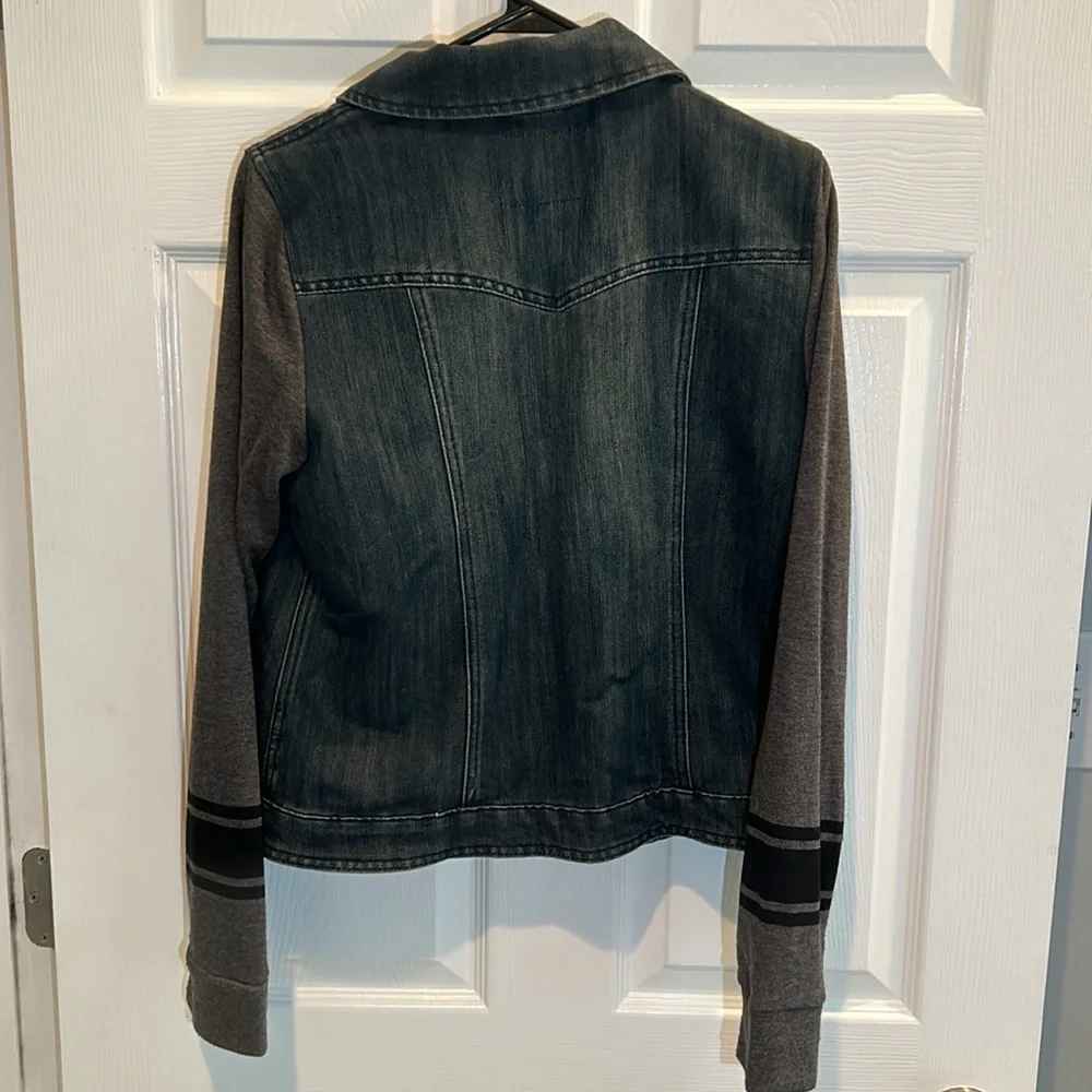 Woman’s GUESS Jean Jacket Size L - Denim Grey Striped Knit Sleeves - Picture 3 of 7